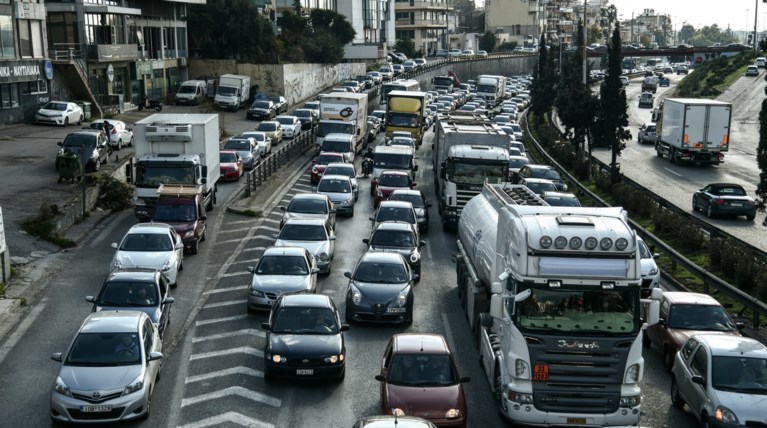 Κυκλοφοριακό κομφούζιο στον Κηφισό - ουρές 7 χιλιομέτρων