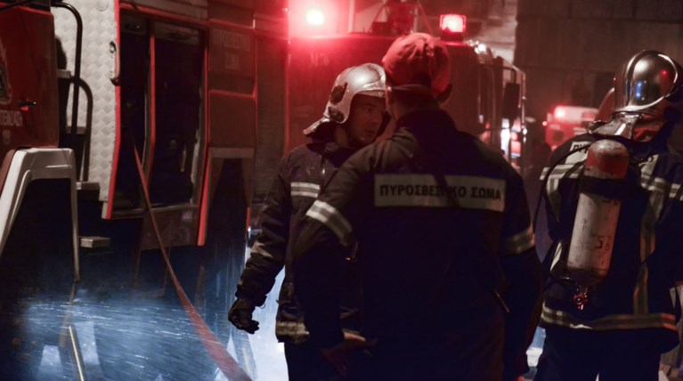 Πυρκαγιά σε μεζονέτα στη Γλυφάδα - Απεγκλωβίστηκαν 3 άτομα