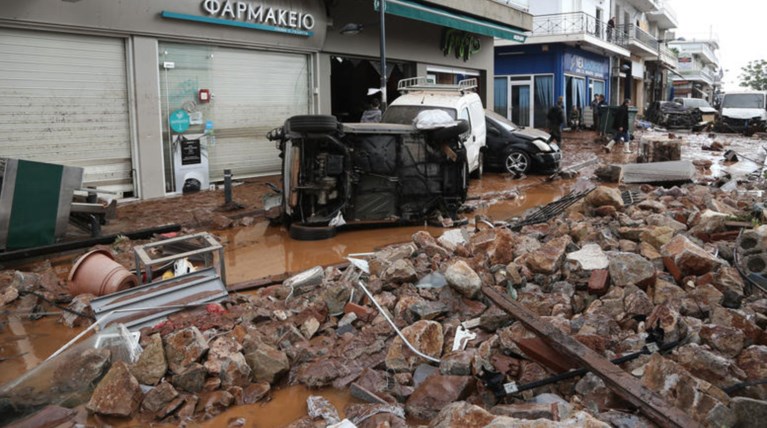Ξεκινά η δίκη για τις πλημμύρες στη Μάνδρα - Στο εδώλιο η Δούρου