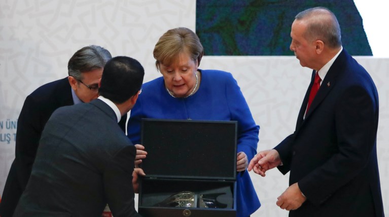 Απειλές Ερντογάν στη Μέρκελ για «λιβυκό χάος» στη Μεσόγειο