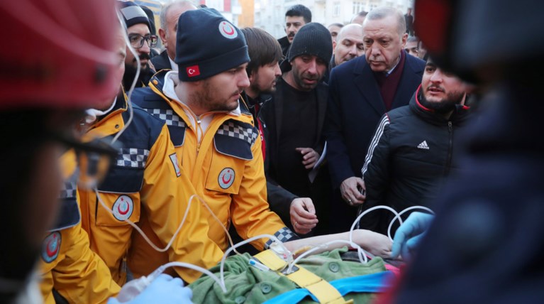 Τουρκία: Η χώρα βυθίζεται και ο Ερντογάν φεύγει για αφρικανική περιοδεία