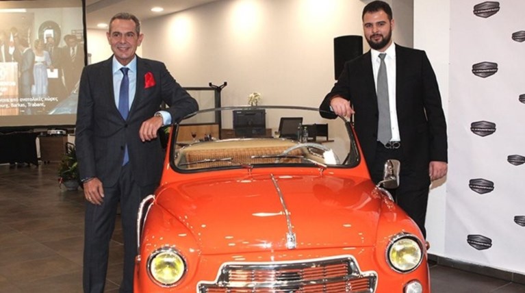 Ανοιξε έκθεση αυτοκινήτων ο... αγνώριστος Πάνος Καμμένος [φωτο]