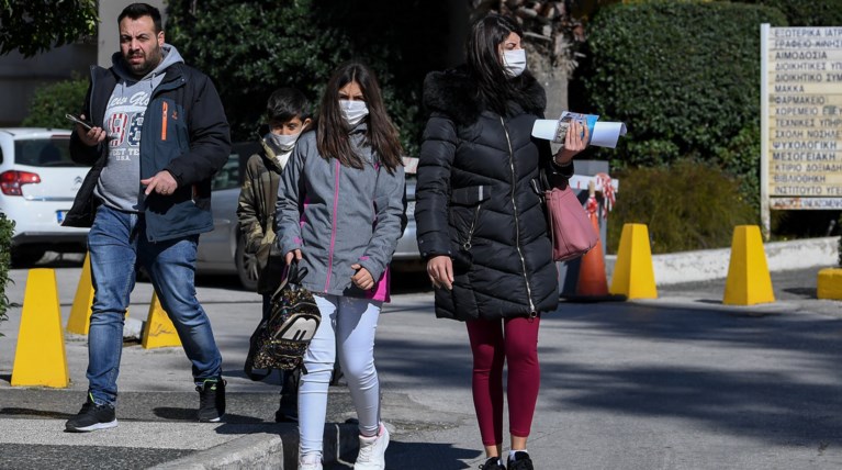 Σαρώνει η γρίπη τους μαθητές: Ποια σχολεία δεν θα ανοίξουν