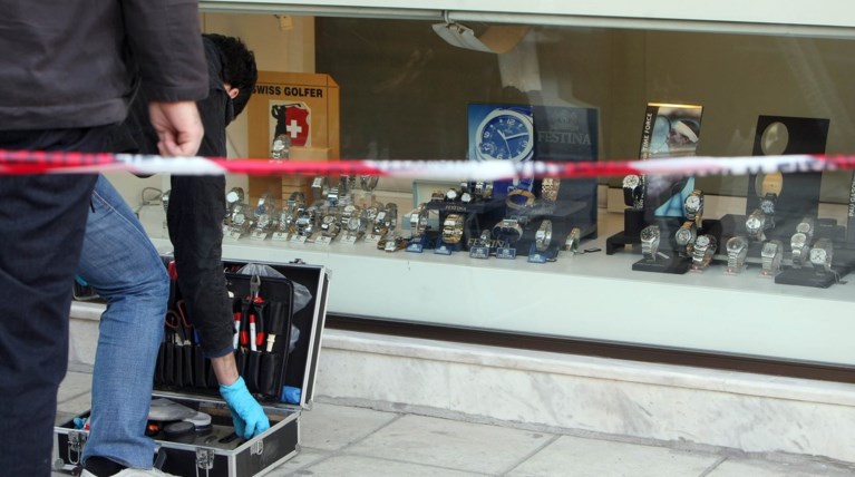 Θεσσαλονίκη: Λήστεψαν κοσμηματοπωλείο, πυροβόλησαν στον αέρα