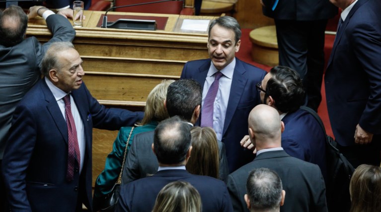 Τελεσίγραφο Μητσοτάκη για τροπολογία: Όποιος δεν ψηφίσει, διαγράφεται