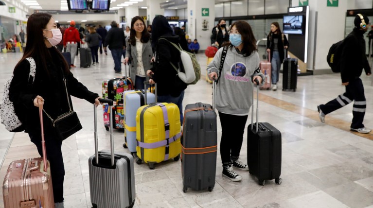 Κοροναϊός: Αλλαγές στις πτήσεις-Τέρμα κουβέρτες, ζεστά γεύματα & περιοδικά