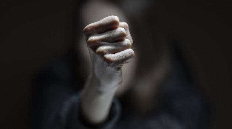 Ηράκλειο: Μπήκε στο σχολείο και άρχισε να χτυπά τον διευθυντή