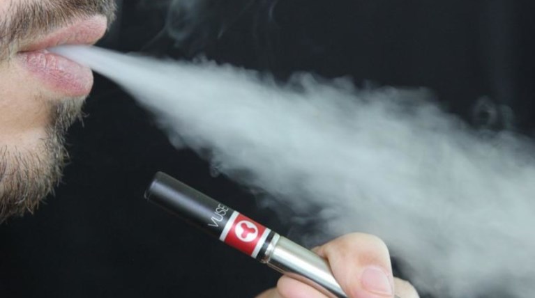 Το προφίλ του ατμιστή: Πρώην καπνιστής που το έκοψε πρόσφατα