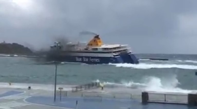 Η εντυπωσιακή μανούβρα με 8 μποφόρ του Blue Star Naxos στην Τήνο [video]