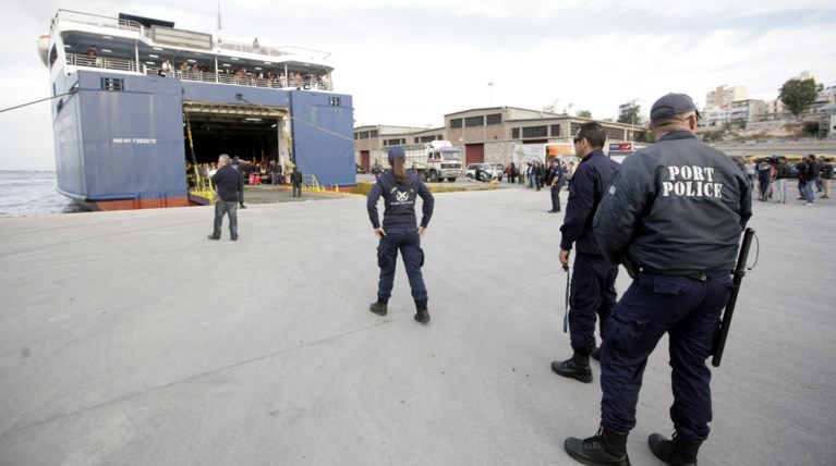 Πέραμα: Εντοπίστηκε ο ανήλικος που πήδηξε στο νερό να αποφύγει τη σύλληψη