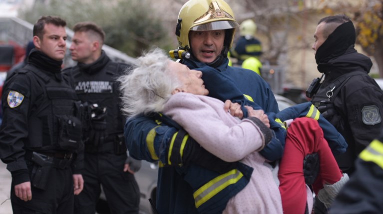 «Καίγομαι ζωντανή, βοηθήστε» φώναζε η γιαγιά στο Παλαιό Φάληρο
