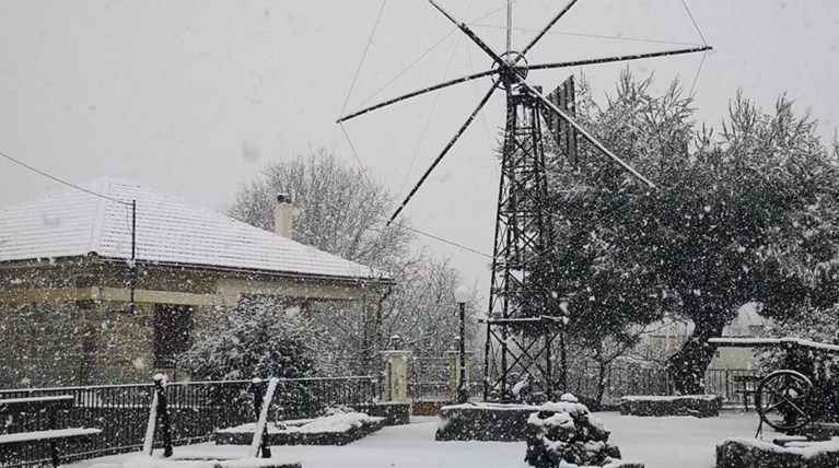 Στα λευκά η Κρήτη - Κλειστά σχολεία και παγετός