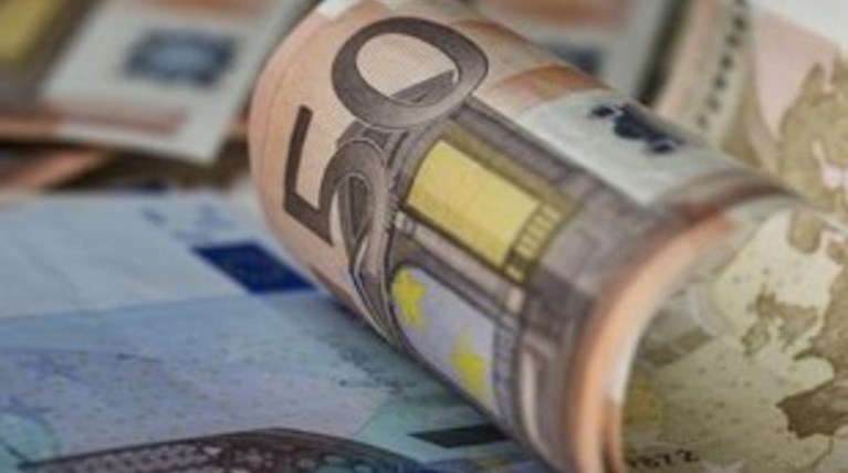 το εποχικά προσαρμοσμένο ΑΕΠ αυξήθηκε κατά 2,1% στη ζώνη του ευρώ και κατά 2,4% στην ΕΕ
