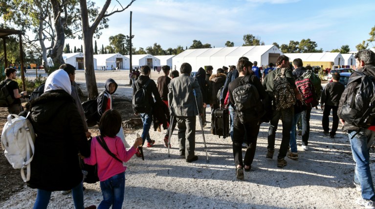 Προσφυγικό: Η κυβέρνηση επιτάσσει χώρους στα νησιά για τις κλειστές δομές