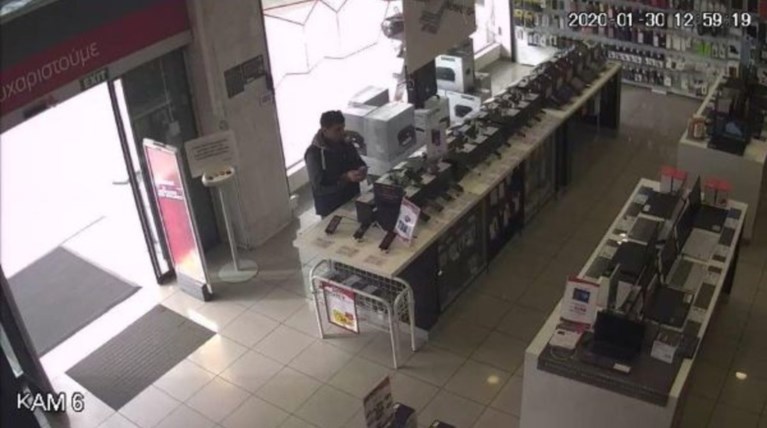 Καρέ-καρέ επί τω έργω 31χρονος που έκλεβε καταστήματα ηλεκτρικών ειδών