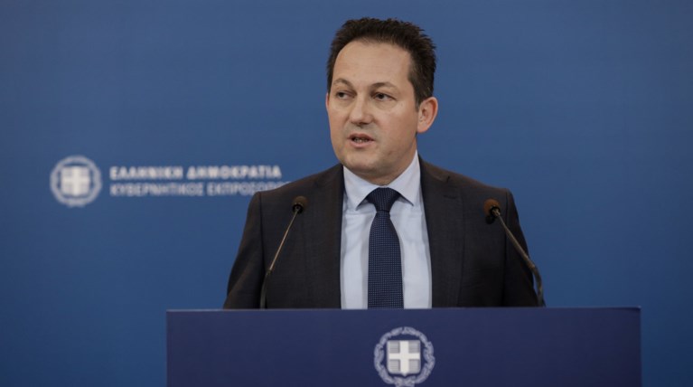 Πέτσας: Ο ΣΥΡΙΖΑ πάει από κωλοτούμπα σε κωλοτούμπα