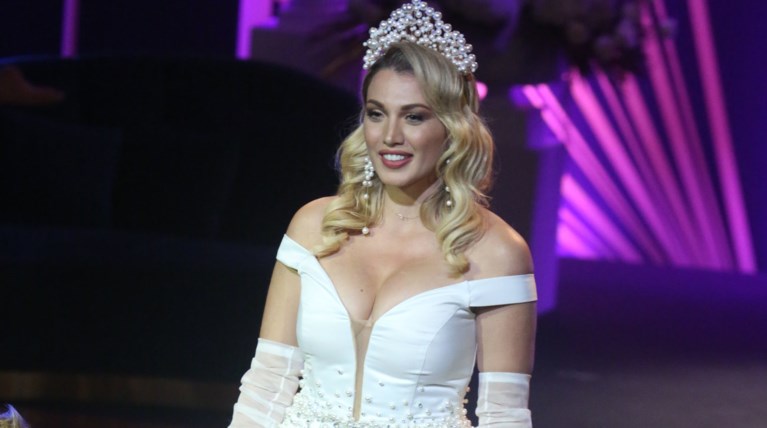 Κωνσταντίνα Σπυροπούλου: Η «Queen Ντίνα» φόρεσε το στέμμα της [Εικόνες]