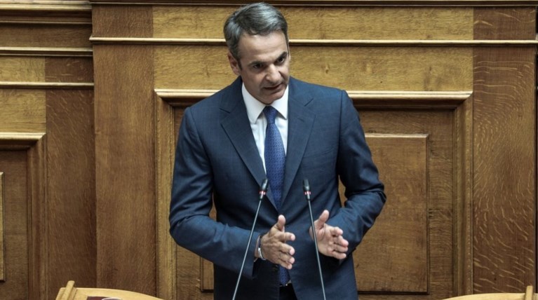 Ατάκα Μητσοτάκη στη Βουλή: «Χρόνια πολλά στους ερωτευμένους»
