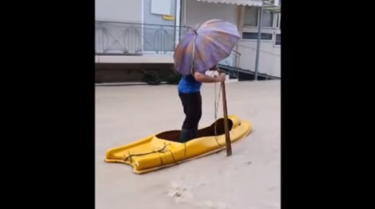 Η Ρόδος έγινε… Βενετία: Βγήκαν τα κανό στους δρόμους! [βίντεο]