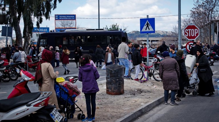 Κατάσχεσαν 54 τόνους ρούχων από το παρεμπόριο στον Ελαιώνα