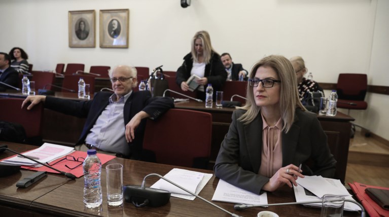 Aποχωρεί ο ΣΥΡΙΖΑ από την εξέταση του πρώτου "κουκουλοφόρου"