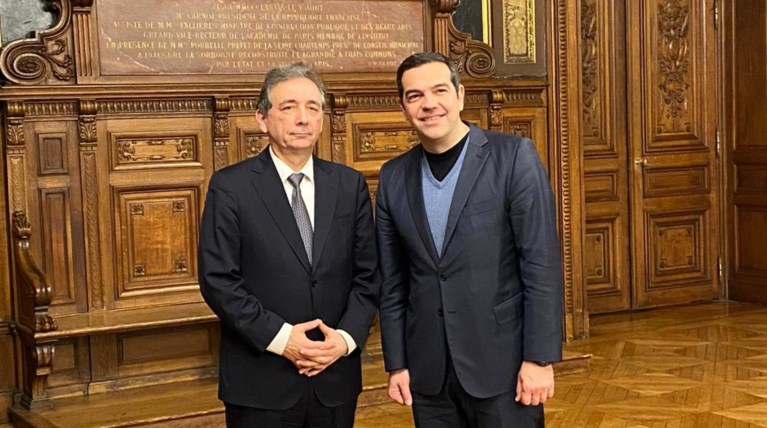 Για Καζαντζάκη και Μικρούτσικο συζήτησε ο Τσίπρας στο Παρίσι