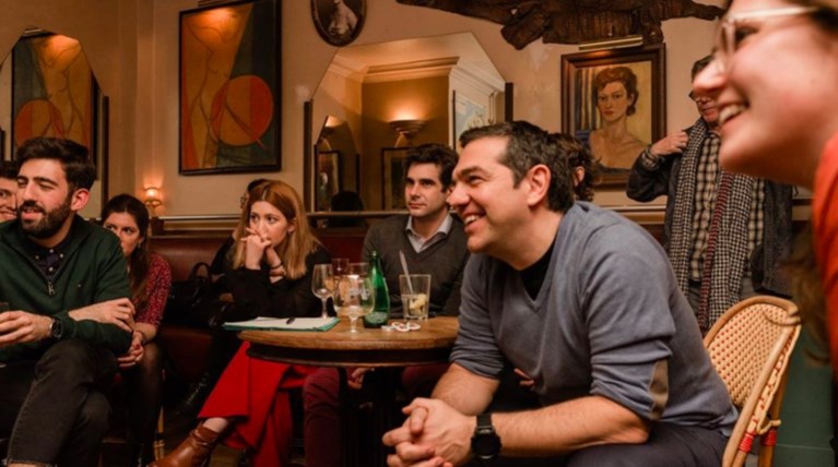 Mε casual εμφάνιση ο Τσίπρας συναντήθηκε με νέους στο Παρίσι