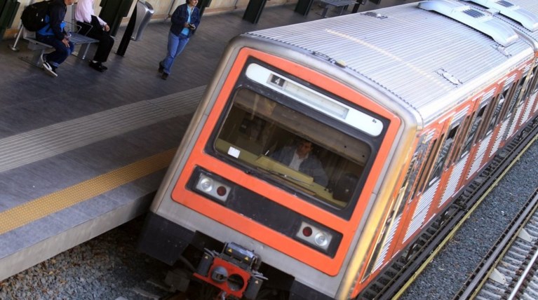 Επίθεση αγνώστων σε συρμό του ηλεκτρικού