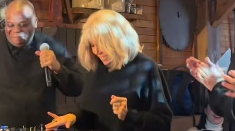 ΜΠΡΙΖΙΤ ΜΑΚΡΟΝ