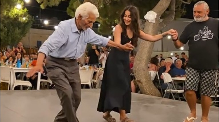 ΣΧΟΙΝΟΥΣΑ ΚΟΒΑΙΟΣ