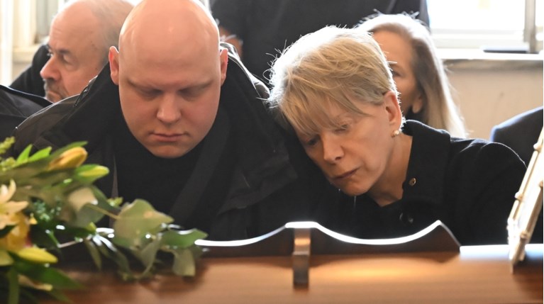 ΕΛΕΝΑ ΑΚΡΙΤΑ