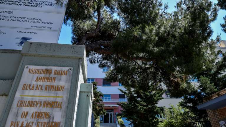 Ελευσίνα: 11χρονος έσπασε το χέρι του μέσα στο σχολείο - Τον κυνηγούσαν συμμαθητές του και τον έσπρωξαν