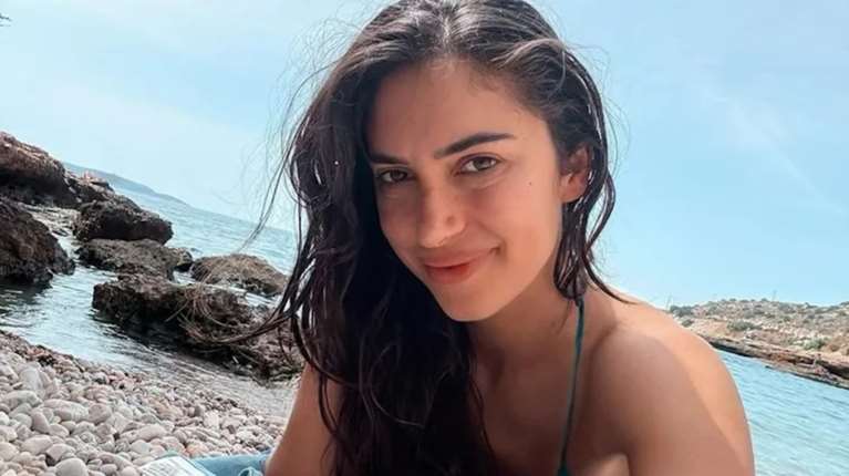 Άννα Πρέλεβιτς: Το καλοκαιρινό αξεσουάρ που δεν αποχωρίζεται στις διακοπές της στη Σικελία