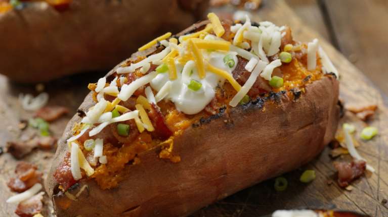 Τσικνοπέμπτη: 2+1 τοπ συνταγές με πατάτες για να συνοδεύσουν τα κρεατικά - Θα γλείφετε τα δάχτυλά σας