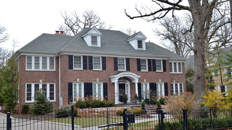 "Home Alone": Η εμβληματική έπαυλη ανακαινίζεται ξανά για να μοιάζει όπως ήταν στην ταινία [εικόνες]