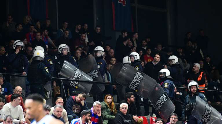 Εξαλλοι οι άνθρωποι της Μπεσίκτας για πανό που σήκωσαν οι οπαδοί του Πανιωνίου - Ξέσπασε "πόλεμος"