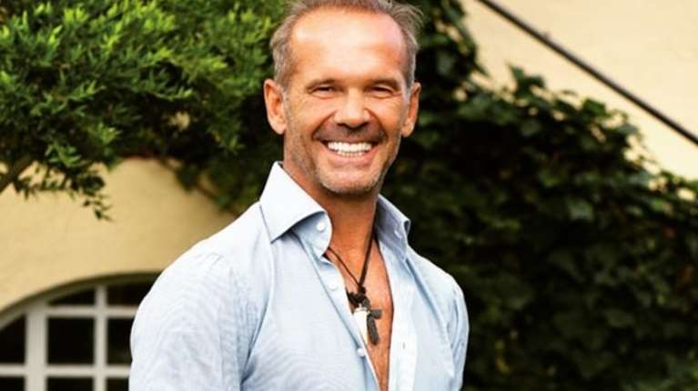 Πέτρος Κωστόπουλος: Ανοίγει την κουζίνα του διαμερίσματός του