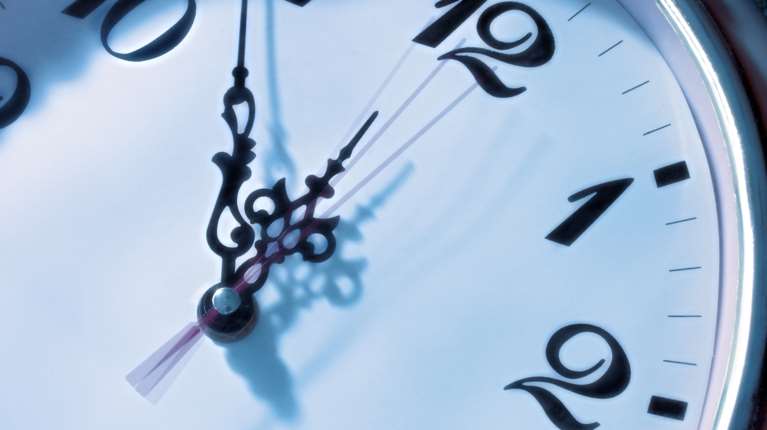 Αλλαγή ώρας 2025: Πότε γυρίζουμε τα ρολόγια μας μία ώρα μπροστά