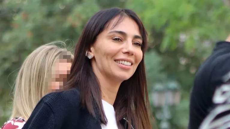 Η Ολυμπία Χοψονίδου με toffee nails: Το μανικιούρ που πρέπει να κάνεις το φθινόπωρο