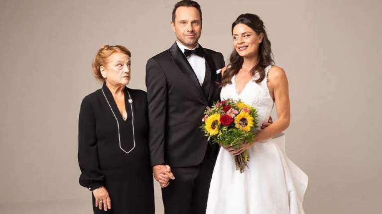 &quot;Μαύρη Γαλότσα&quot;: Μία κωμωδία για όλη την οικογένεια