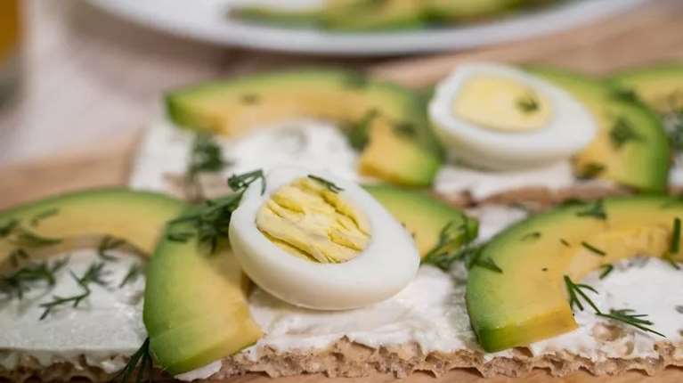 4 γρήγορες ιδέες για πρωινό με ~20 γρ. πρωτεΐνης