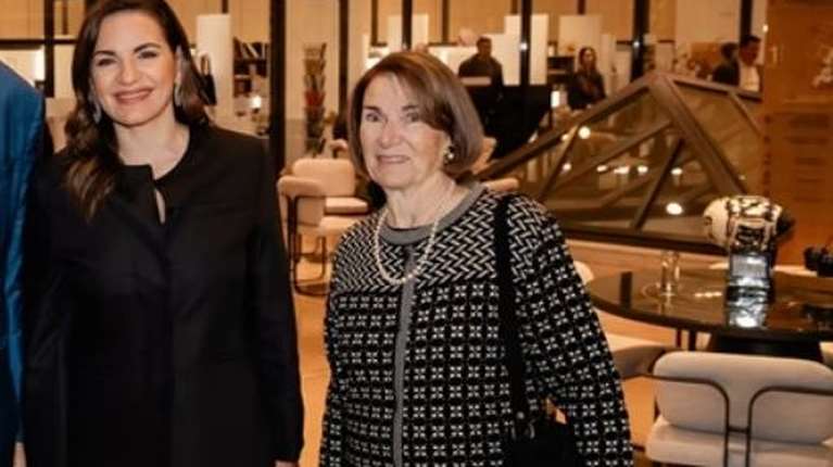 Η Όλγα Κεφαλογιάννη μαζί με την πολυαγαπημένη μητέρα της, Ελένη σε δημόσια εμφάνιση