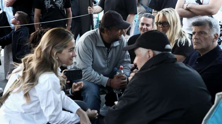 Μποφίλιου και Δεληβοριάς στο Σύνταγμα για τον Πάνο Ρούτσι: &quot;Να εγκριθούν οι τοξικολογικές, είμαστε δίπλα τους&quot;