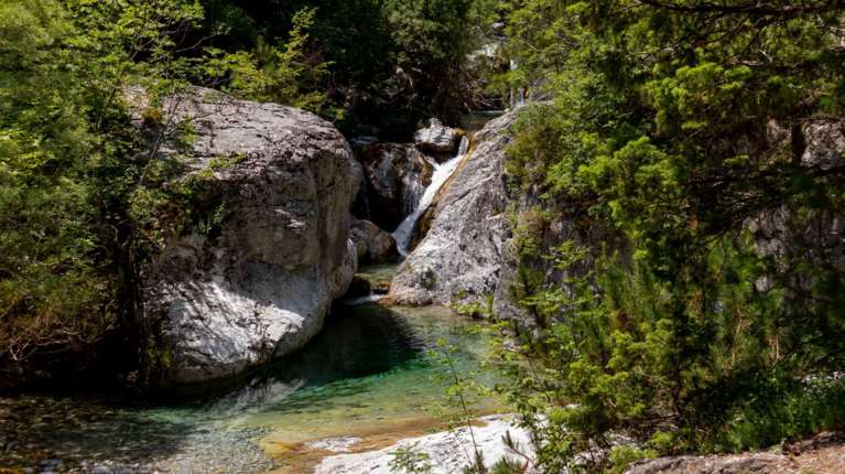 Πιερία: Ακατάλληλο το νερό για κατανάλωση στο Λιτόχωρο - Εντοπίστηκε νεκρό ζώο στο φαράγγι του Ενιπέα