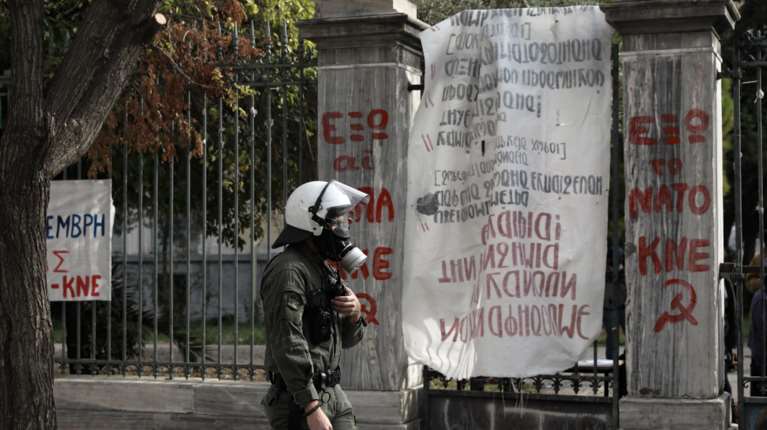 Πολυτεχνείο: 20 προσαγωγές ατόμων που επιχείρησαν να μπουν στον χώρο εκδήλωσης με τον Κ. Τασούλα