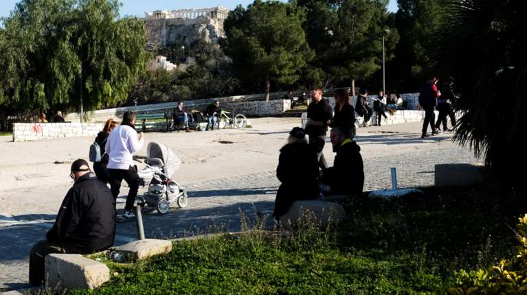 Θησείο: Τρόμος για δυο ανήλικα κορίτσια από άνδρα με μαχαίρι - Κατέβασε τα ρούχα του και φώναζε &quot;come – come&quot;