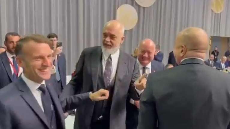 Ο Ράμα τρόλαρε τον Τραμπ για τη &quot;συμφωνία ειρήνης Αλβανίας-Αζερμπαϊζάν&quot;: Ξέσπασε σε γέλια ο Μακρόν [βίντεο]