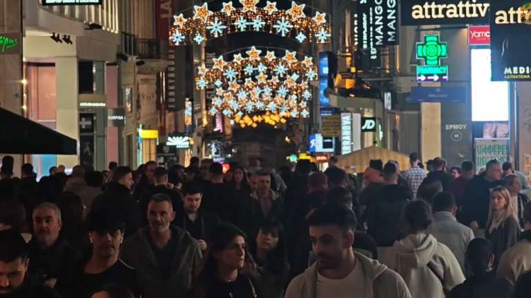 Η Black Friday …μετατέθηκε το Σάββατο: &quot;Προσκύνημα&quot; καταναλωτών στην Ερμού [βίντεο]