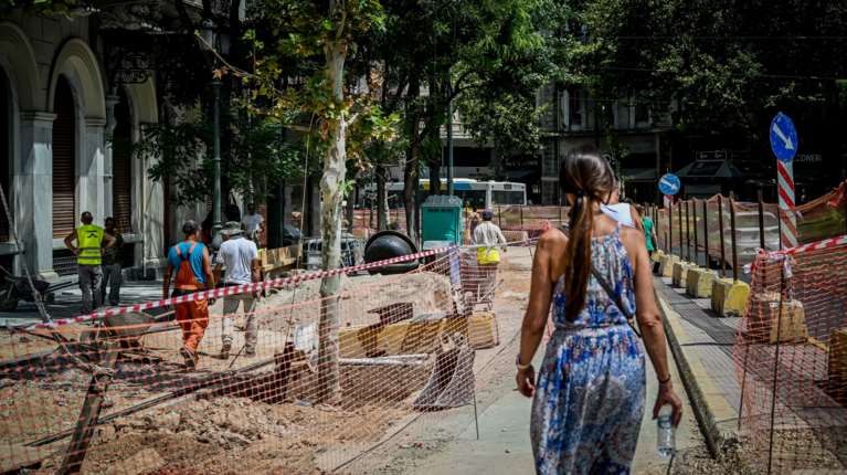 Νέα εγκύκλιος για τον καύσωνα: Εξάωρη υποχρεωτική παύση εξωτερικών εργασιών την Πέμπτη στον ιδιωτικό τομέα