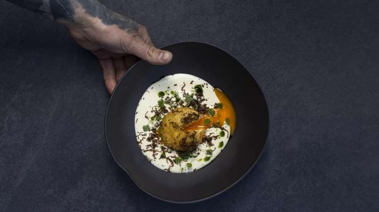 Το υπεραιωνόβιο εστιατόριο που συγκινεί με τη θαλασσινή του κουζίνα